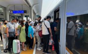 <b>首次服务暑假的京哈高铁京承段京安雄城际铁路银西高铁等一批新线客流大幅增长</b>