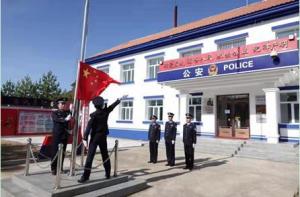 <b>一代代边民坚守在216公里的边境线上坚守在祖国5895平方公里的原始森林里</b>
